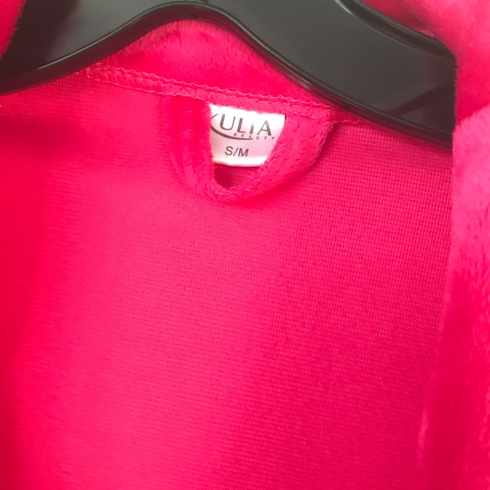 Ulta Robe - Picture 2 of 6